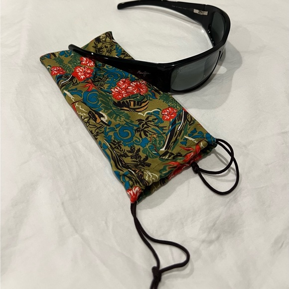 Maui Jim Dorado sunglasses. - Picture 2 of 3